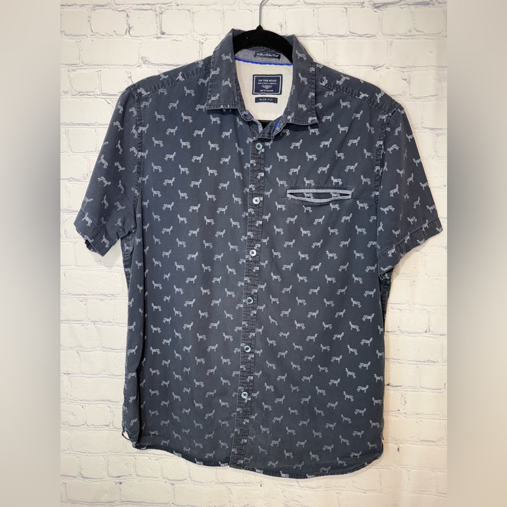 ON THE ROAD Slim Fit size large blue with white zebras short sleeve men’s shirt